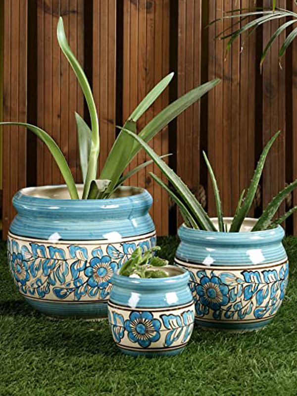 set of pots